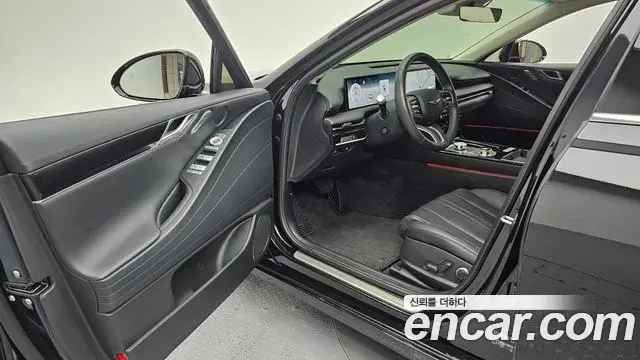 Genesis Electrified G80 2025 — Photo 10/20