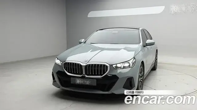 BMW 5 Series 2023 — Photo 10/20
