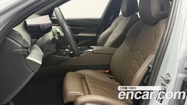 BMW 5 Series 2023 — Photo 14/20