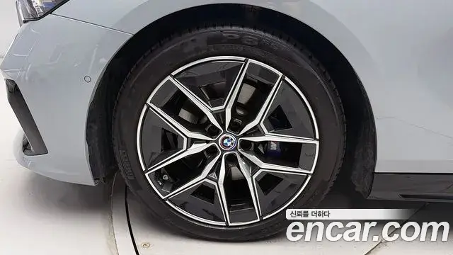BMW 5 Series 2023 — Photo 17/20