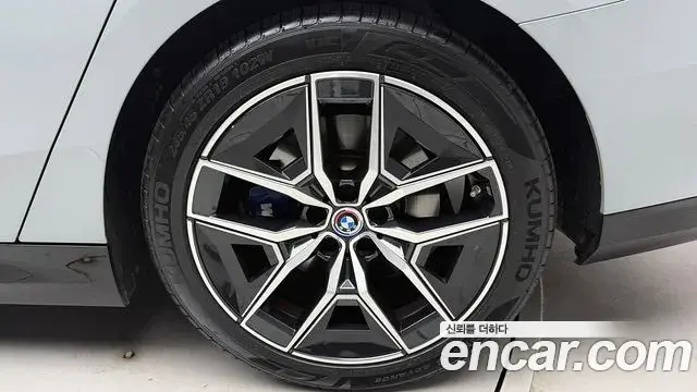 BMW 5 Series 2023 — Photo 18/20