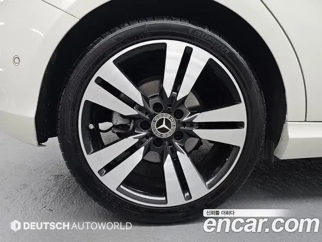 Mercedes-Benz A-Class 2018 — Фото 4/20