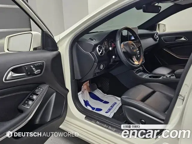 Mercedes-Benz A-Class 2018 — Фото 11/20