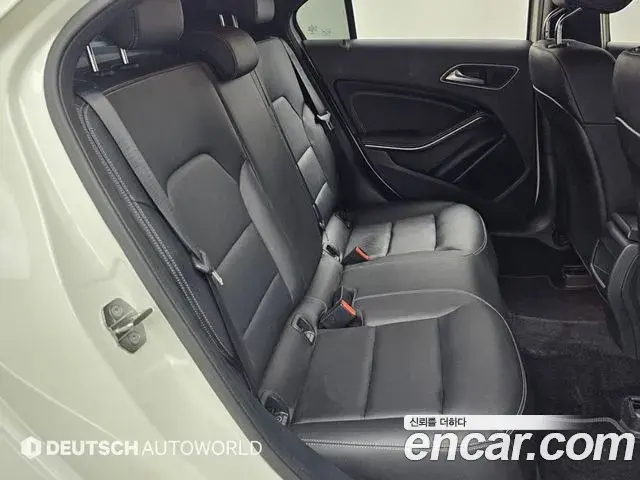 Mercedes-Benz A-Class 2018 — Фото 12/20