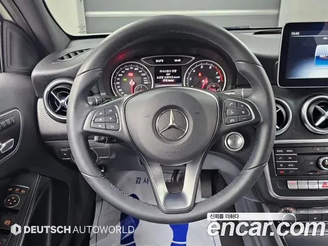 Mercedes-Benz A-Class 2018 — Фото 13/20