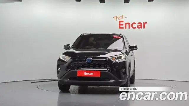 Toyota RAV4 2020 — Photo 3/20