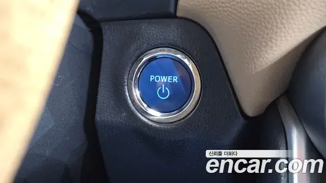Toyota RAV4 2020 — Photo 19/20