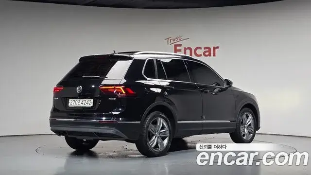 Volkswagen Tiguan 2018 — Photo 2/20
