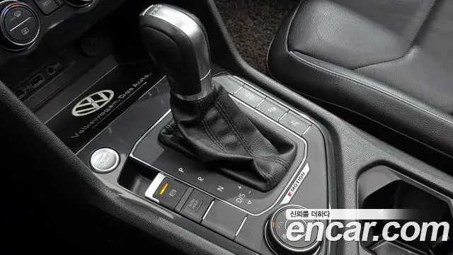 Volkswagen Tiguan 2018 — Photo 9/20