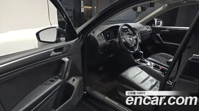 Volkswagen Tiguan 2018 — Photo 10/20