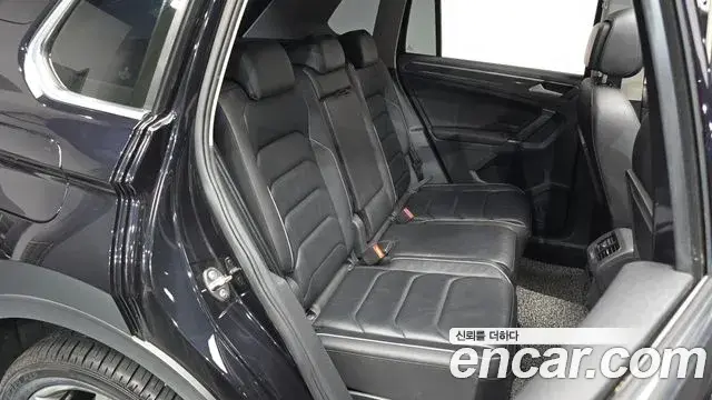 Volkswagen Tiguan 2018 — Photo 12/20