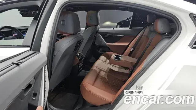 BMW 5 Series 2025 — Photo 10/20