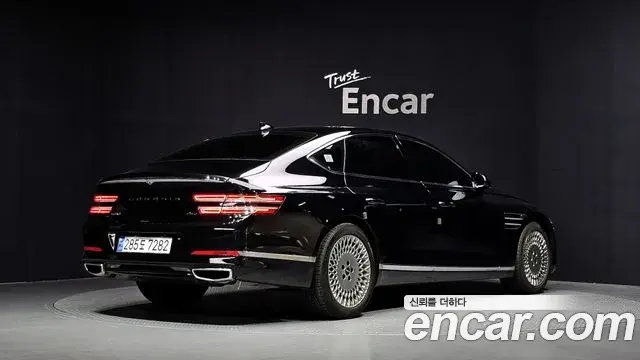 Genesis Electrified G80 2022 — Photo 2/20