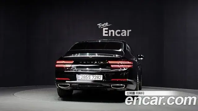 Genesis Electrified G80 2022 — Photo 4/20