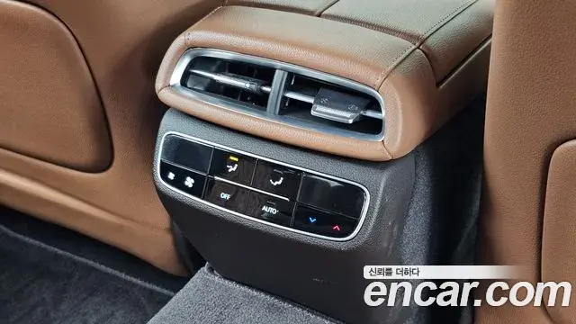 Genesis Electrified G80 2022 — Photo 18/20