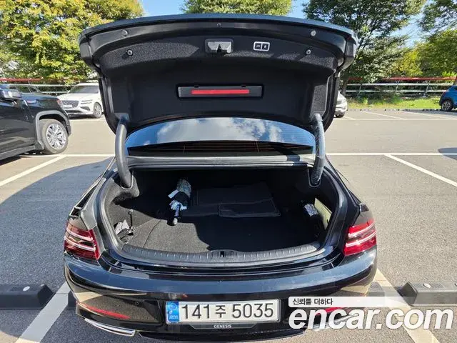 Genesis Electrified G80 2021 — Photo 11/11