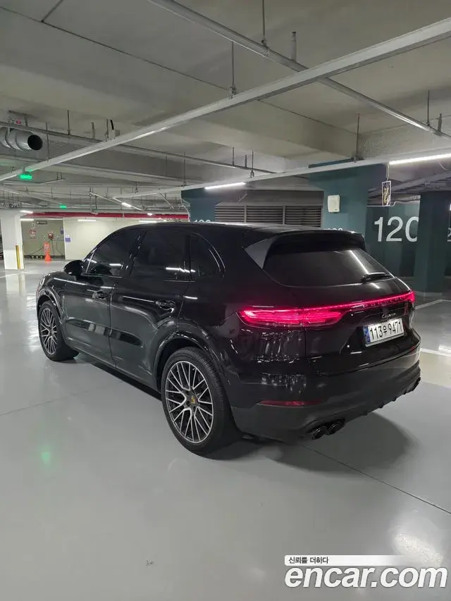 Porsche Cayenne 2021 — Photo 4/20