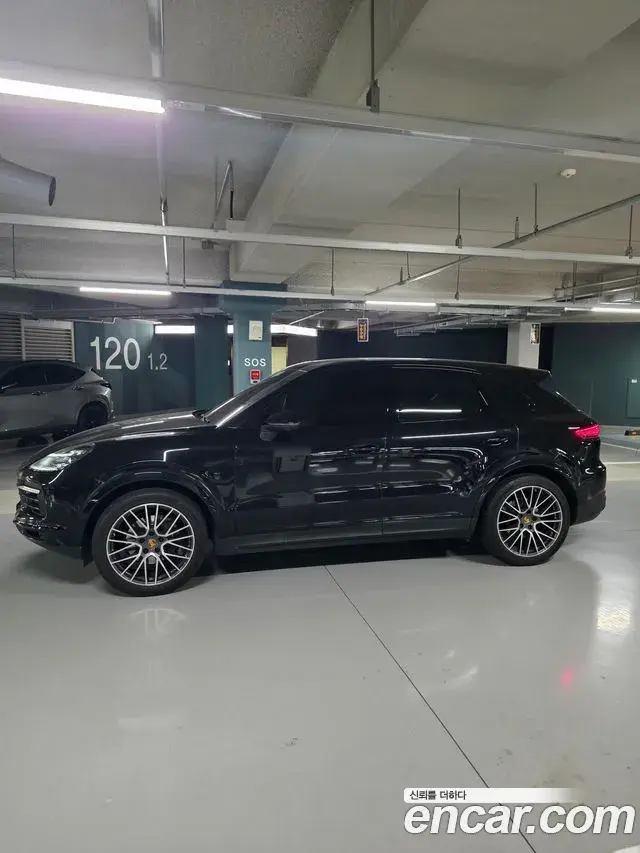 Porsche Cayenne 2021 — Photo 7/20