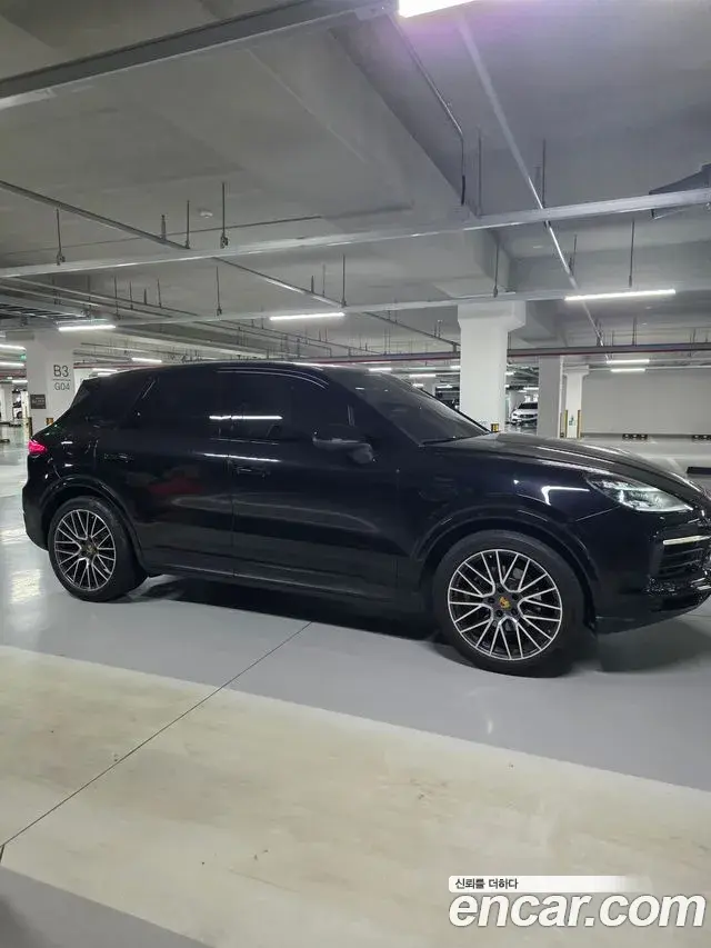 Porsche Cayenne 2021 — Photo 8/20
