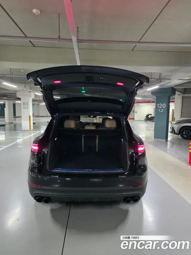 Porsche Cayenne 2021 — Photo 9/20