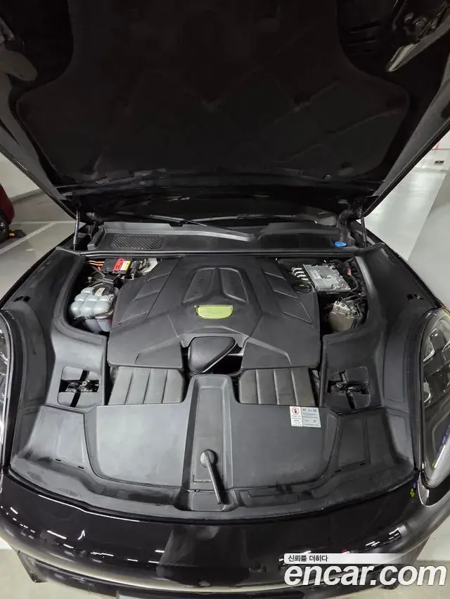 Porsche Cayenne 2021 — Photo 11/20