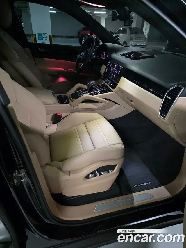 Porsche Cayenne 2021 — Photo 12/20