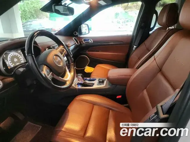 Jeep Grand Cherokee 2021 — Photo 7/7