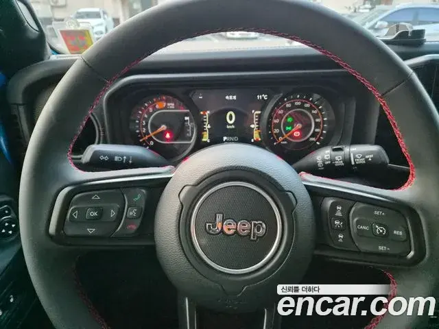 Jeep Wrangler 2025 — Photo 13/19