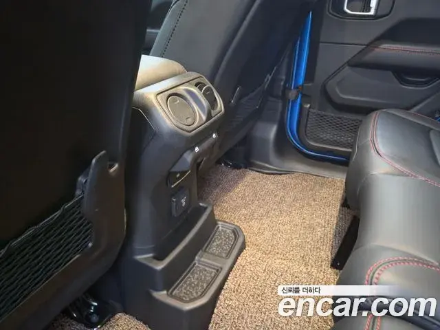 Jeep Wrangler 2025 — Photo 15/19
