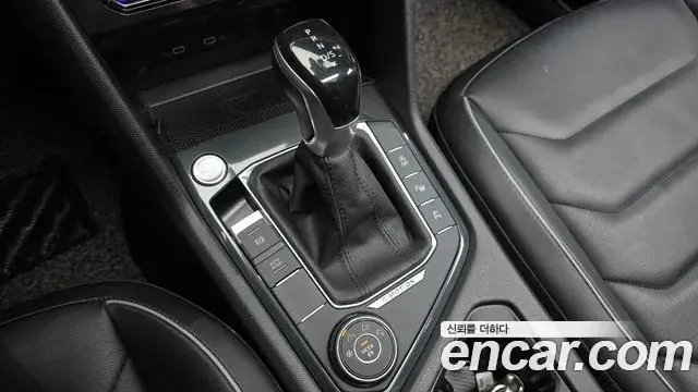 Volkswagen Tiguan 2022 — Photo 9/20
