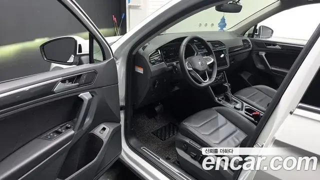 Volkswagen Tiguan 2022 — Photo 10/20