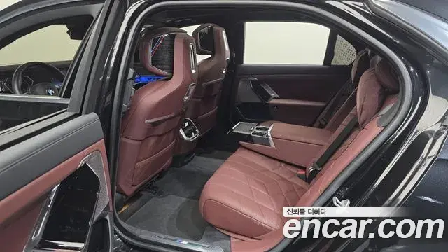 BMW 7 Series 2025 — Photo 12/20
