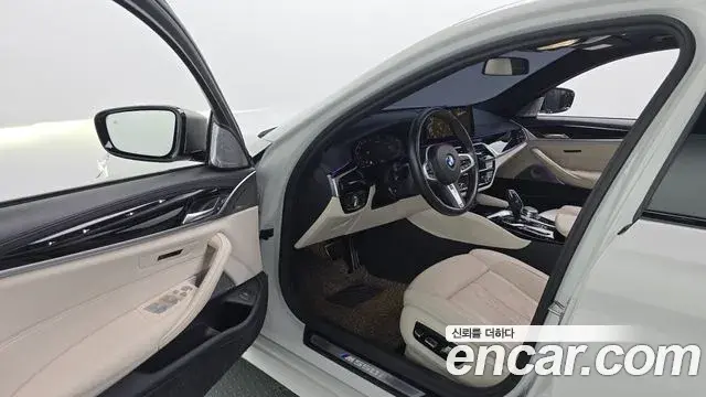 BMW 5 Series 2022 — Photo 10/20