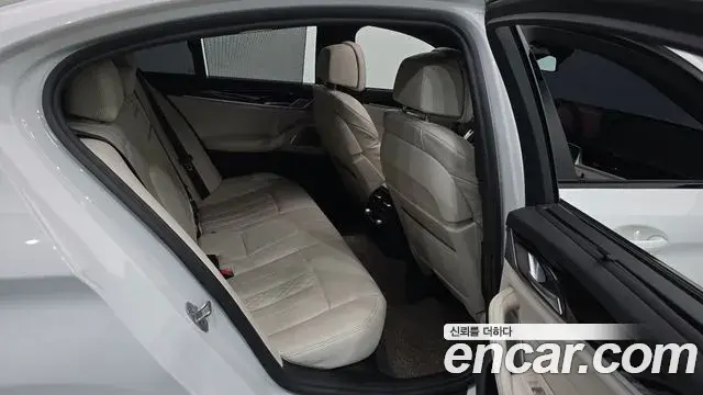 BMW 5 Series 2022 — Photo 11/20