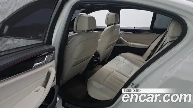 BMW 5 Series 2022 — Photo 12/20