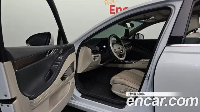 Genesis Electrified G80 2022 — Photo 10/20