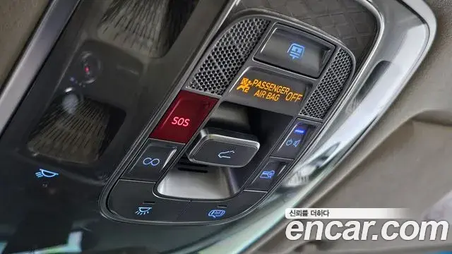 Genesis Electrified G80 2022 — Photo 16/20