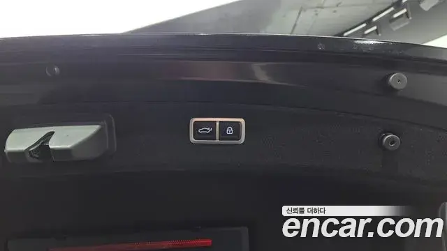 Genesis Electrified G80 2021 — Photo 17/20