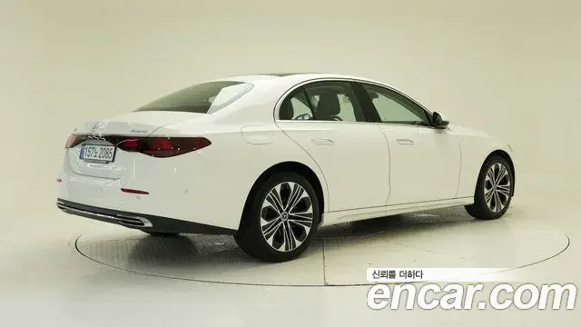 Mercedes-Benz E-Class 2026 — Photo 2/20