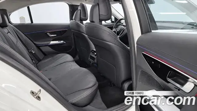 Mercedes-Benz E-Class 2026 — Photo 9/20