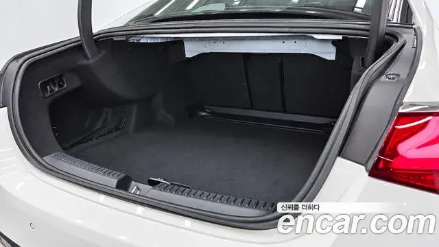 Mercedes-Benz E-Class 2026 — Photo 11/20