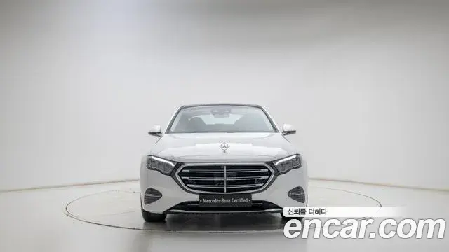 Mercedes-Benz E-Class 2026 — Photo 2/18