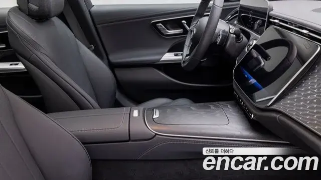 Mercedes-Benz E-Class 2026 — Photo 8/18