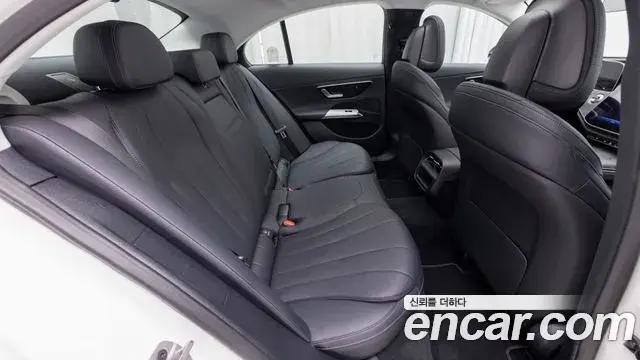 Mercedes-Benz E-Class 2026 — Photo 9/18