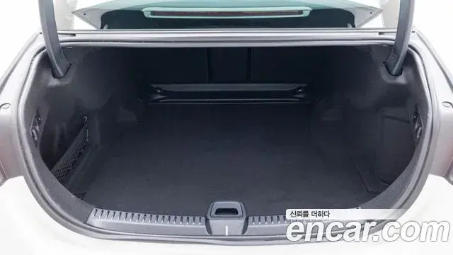 Mercedes-Benz E-Class 2026 — Photo 11/18