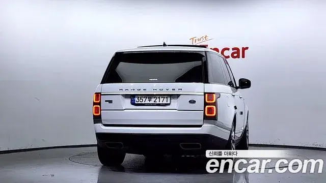 Land Rover Range Rover 2020 — ფოტო 8/20