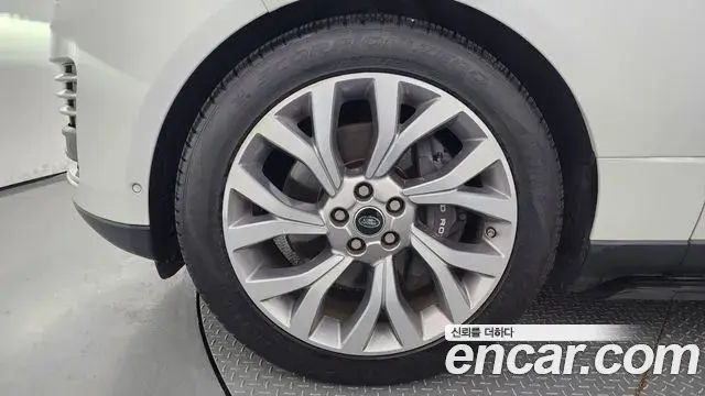 Land Rover Range Rover 2020 — ფოტო 13/20