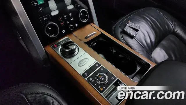 Land Rover Range Rover 2020 — ფოტო 16/20