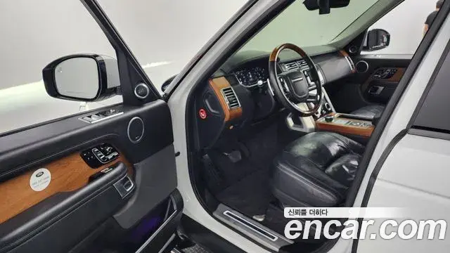 Land Rover Range Rover 2020 — ფოტო 17/20