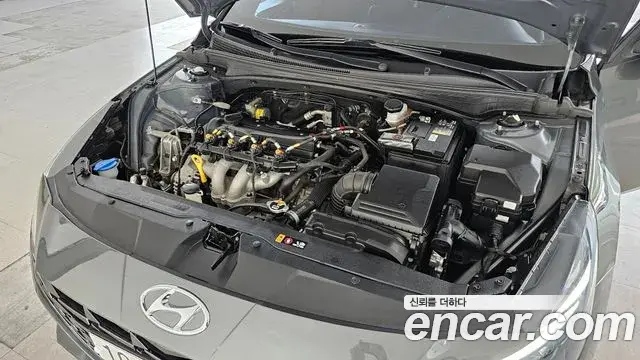Hyundai The New Avante Hybrid 2021 — Photo 13/20
